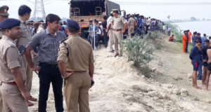 लखनऊ में  नहर में गिरी बरातियों की पिकअप,  तीन बच्चों के शव मिले, 4 की तलाश जारी, 22 बचाए गए