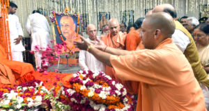 मुख्यमंत्री  ने हरिद्वार पहुंचकर दिवंगत निवृत्त  जगद्गुरू शंकराचार्य, आचार्य महामण्डलेश्वर पद्मभूषण  स्वामी सत्यमित्रानन्द गिरि जी महाराज को श्रद्धांजलि अर्पित की