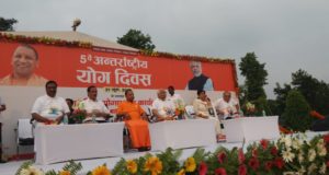 राज्यपाल राम नाईक ने कहा ,योग शरीर के साथ साथ मन को भी स्वस्थ करता है