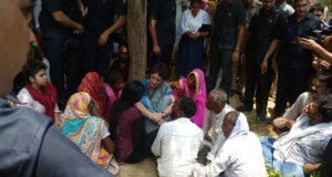 प्रियंका का धरना समाप्त, कहा- सोनभद्र के वनवासियों की लड़ाई लड़ेगी कांग्रेस