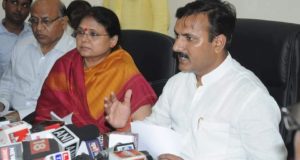 बेसिक शिक्षा की तबादला नीति में होगा बदलाव,  पारदर्शी बनाने की जरूरत —- मंत्री डॉ. सतीश चंद्र द्विवेदी