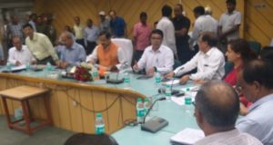 जलशक्ति विभाग  मे अधिकारी योजनाओं को कागजी नहीं जमीनी हकीकत पर उतारें —-मंत्री डा.महेन्द्र सिंह