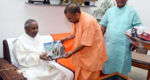 मुख्यमंत्री ने पूर्व राज्यपाल  कल्याण सिंह से भेंट कर दीपावली की  शुभकामनाएं दी
