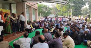 पीएफ के  भुगतान की जिम्मेदारी सरकार के लेने हेतु बिजली कर्मी 14 नवम्बर को सपरिवार उतरेगें लखनऊ की सड़कों पर