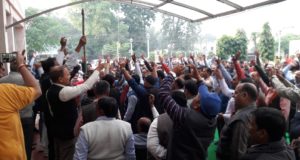 पीएफ घोटाला : मुख्यमंत्री  के बयान का बिजली कर्मचारियों ने किया स्वागत, प्रदेश भर में विरोध प्रदर्शन जारी