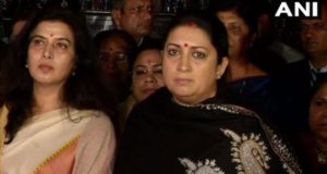 राहुल गांधी के खिलाफ चुनाव आयोग पहुंचीं स्मृति ईरानी, बोलीं- रेप को ‘राजनीतिक अस्त्र’ के तौर पर कर रहे इस्तेमाल