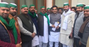 नोएडा के किसानो की समस्याओ को लेकर भारतीय किसान यूनियन का  प्रतिनिधि मंडल विधायक  पंकज सिह मिला