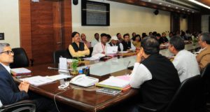 प्राइवेट अस्पतालों/डाॅक्टरों द्वारा एचआईवी संक्रमित व्यक्ति का इलाज न करने  पर तत्काल नियमानुसार कड़ी कार्यवाही सुनिश्चित की जाये—मुख्य सचिव