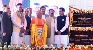 मुख्यमंत्री ने  गौतमबुद्धनगर में नोएडा विकास प्राधिकरण  की 2821 करोड़ रु0 की परियोजनाओं का लोकार्पण एवं शिलान्यास किया