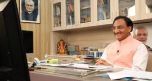 केंद्रीय  मंत्री रमेश पोखरियाल ‘निशंक’ ने आईआईटी दिल्ली द्वारा विकसित दुनिया की सबसे सस्ती कोविड-19 डायग्नोस्टिक किट कोरोश्योर को लॉन्च किया