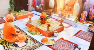 शारदीय नवरात्र के प्रथम दिन श्रीगोरखनाथ मन्दिर में परम्परागत रूप से  गोरक्षपीठाधीश्वर महन्त योगी आदित्यनाथ जी महाराज ने वैदिक मन्त्रों के बीच कलश स्थापना की