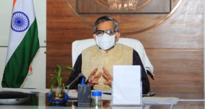 कोरोना का संक्रमण कम हुआ है, पर खतरा अभी टला नहीं है, अतः लगातार सावधानी एवं सतर्कता  की जरूरत—मुख्य सचिव राजेन्द्र कुमार तिवारी