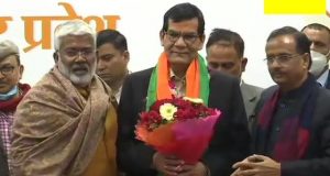 प्रधानमंत्री कार्यालय के पूर्व अधिकारी और  IAS अरविंद शर्मा बीजेपी में शामिल