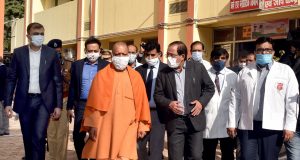 मुख्यमंत्री ने डाॅ0 श्यामा प्रसाद मुखर्जी (सिविल) चिकित्सालय में कोरोना वैक्सीन के ड्राई रन का निरीक्षण किया