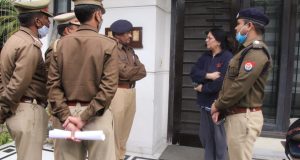 रोहतास बिल्डर के मालिकों पीयूष ,अजय ,परेश रस्तोगी के घर कुर्की