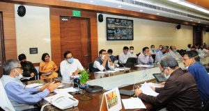 कोविड-19 : रेलवे स्टेशनों एवं एयरपोर्ट्स पर यात्रियों की रैण्डम व प्रारंभिक जांच हो—मुख्य सचिव