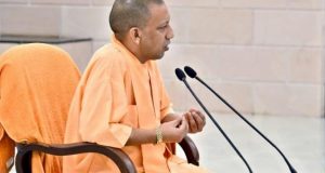 योगी सरकार ने श्रमिकों, ठेलेवाले, खोमचे वालों को 1000 रुपये  महीना भत्ता और तीन महीने का राशन देने की घोषणा की