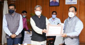 उत्तराखंड में मुख्यमंत्री राहत कोष में वन एवं पर्यावरण मंत्री ने प्रदूषण नियंत्रण बोर्ड की ओर से कोरोना से लडने के लिए 25 करोड़ की धनराशि दी