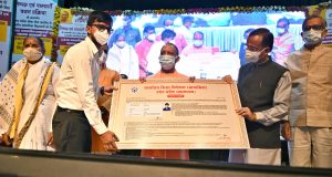 मुख्यमंत्री ने राजकीय माध्यमिक विद्यालयों  के 2,846 नवचयनित प्रवक्ताओं एवं सहायक अध्यापकों के ऑनलाइन पदस्थापन/नियुक्ति पत्र वितरण कार्यक्रम का शुभारम्भ  किया