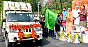 मुख्यमंत्री ने गौमय दीपों को अयोध्या ले जाने वाले वाहन को हरी झण्डी दिखाकर रवाना किया