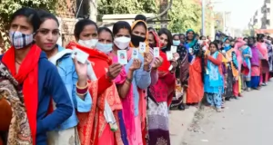 यूपी चुनाव: चौथे चरण में पांच बजे तक 57.45 फीसदी मतदान,लखनऊ में 54.98