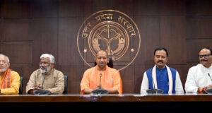 CM योगी का पहली कैबिनेट बैठक में  बड़ा फैसला- फ्री राशन योजना को तीन महीने बढ़ाया