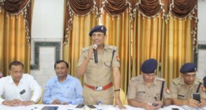 पुलिस, नगर निगम और लखनऊ व्यापार मंडल ने अतिक्रमण हटाने को लेकर की बैठक, समिति बनाने की मांग