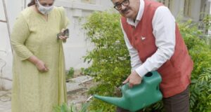 अपर मुख्य सचिव डा0 नवनीत सहगल ने राजकीय वास्तु कला महाविद्यालय प्रांगण में किया पौध रोपण
