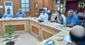जोनल अधिकारी स्वयं फील्ड पर उतर कर करें अवैध निर्माणों पर कार्यवाही— मण्डलायुक्त, डॉ0 रोशन जैकब
