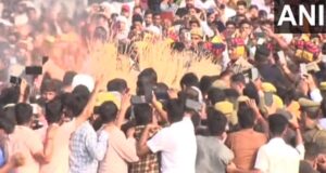 पूर्व रक्षा मंत्री मुलायम सिंह यादव का अंतिम संस्कार सैफई में राजकीय सम्मान के साथ किया गया