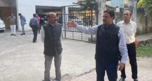 LDA , VC कानपुर रोड योजना अन्नपूर्णा काॅम्पलेक्स में खामियां मिलने पर नाराज , अवर अभियंता को कारण बताओं नोटिस