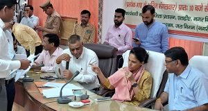 कार्य में लापरवाही पर अनुभाग अधिकारी, अवर अभियंता व दो बाबुओं को प्रतिकूल प्रवृष्टि, निलम्बित बाबू को अतिरिक्त चार्जशीट