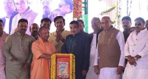 केंद्रीय मंत्री  नितिन गडकरी ने गोरखपुर में 10,000 करोड़ रुपये से अधिक के निवेश वाली 18 राष्ट्रीय राजमार्ग परियोजनाओं का उद्घाटन और शिलान्यास किया