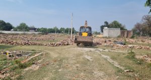 LDA : मोहनलालगंज-पीजीआई में अवैध प्लाटिंग ध्वस्त , गुड़म्बा में निर्माणाधीन काॅम्पलेक्स सील