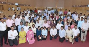 उद्यमी मित्र ,   निवेशकों के कार्यों को आसान बनाने के लिये कार्य करें—मुख्य सचिव