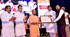 मुख्यमंत्री ने उ0प्र0 राजस्व परिषद, प्राविधिक शिक्षा विभाग तथा लोक निर्माण विभाग के अभ्यर्थियों को नियुक्ति पत्र वितरित किये