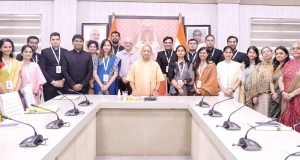 मुख्यमंत्री योगी ने प्रशिक्षु आईएएस अधिकारियों को  दिया मंत्र, कहा, यूपी में चुनौतियां निखारेंगी व्यक्तित्व