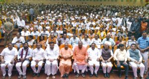 मुख्यमंत्री ने गोरखपुर मण्डल के परिषदीय प्राथमिक शिक्षकों हेतु टैबलेट वितरण, आई0सी0टी0 लैब्स का लोकार्पण तथा स्मार्ट क्लास की स्थापना का शुभारम्भ किया