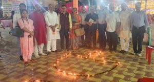 दीप प्रज्जवलन कर भारतीय नववर्ष का नववर्ष चेतना समिति ने स्वागत किया