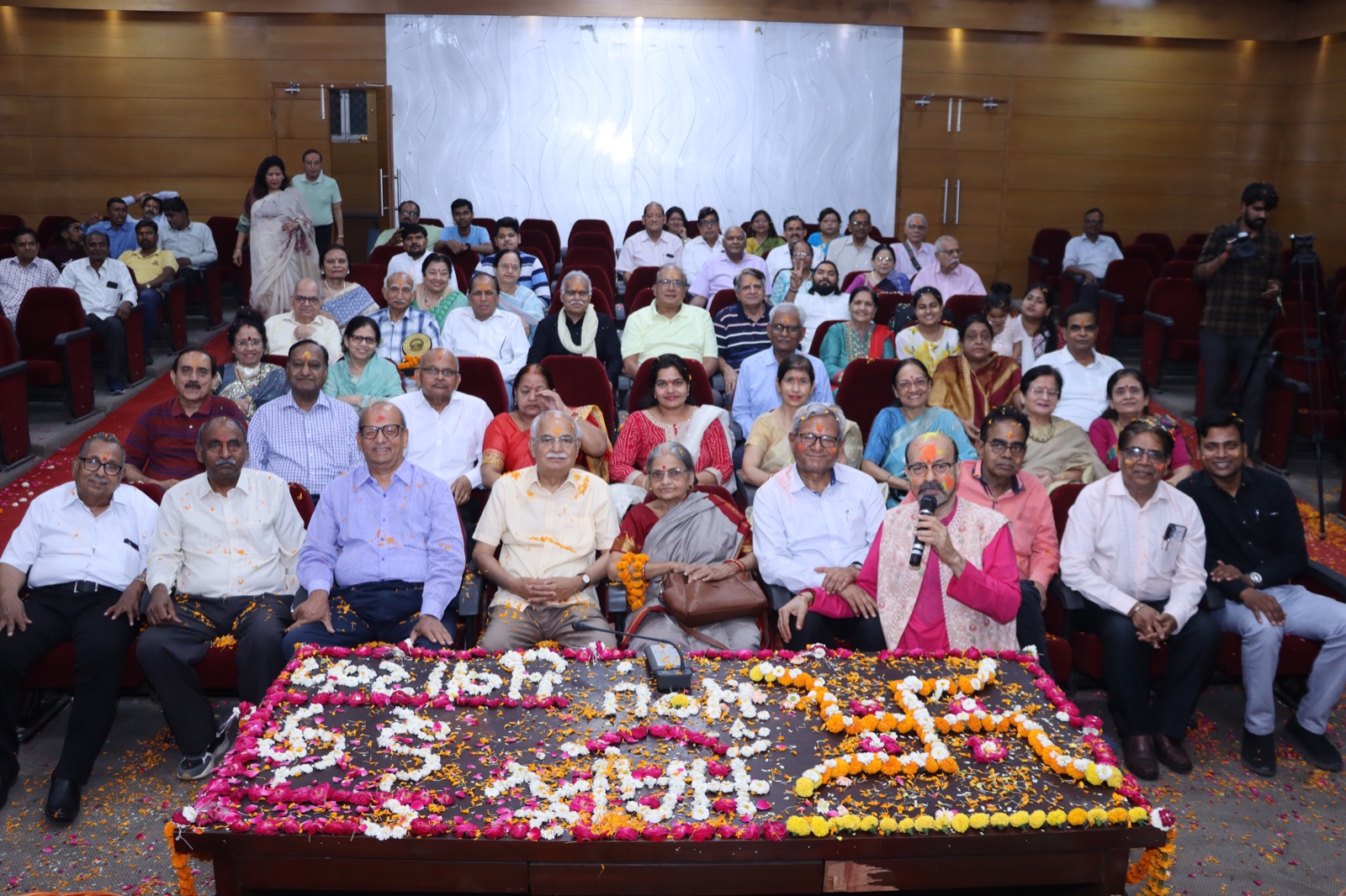 आईआईटी, काशी हिन्दू विश्व विद्यालय से निकले और लखनऊ में रहने वाले इंजीनियरों का होली एवं ईद मिलन समारोह हुआ