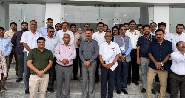 सीएम के सहालकार अवनीश अवस्थी ने यमुना प्राधिकरण के मेडिकल डिवाइस पार्क का दौरा किया , अधिकारियों को दिए निर्देश