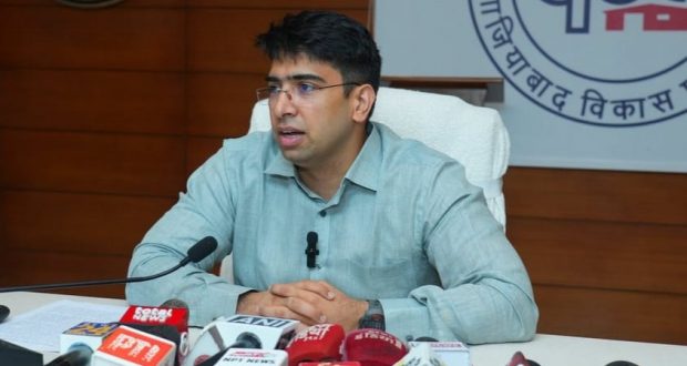 GDA,VC ने की समीक्षा बैठक, कई अधिकारियों को लगाई फटकार, मांगा स्पष्टीकरण